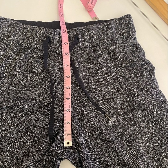 Lululemon || On The Fly Pant 28" Feathered Jacquard Black White 4 - Picture 9 of 9